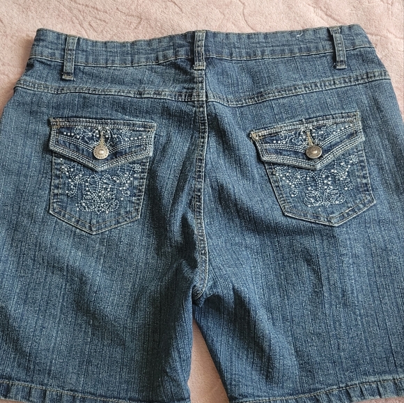 Womens Jean shorts - Picture 2 of 2
